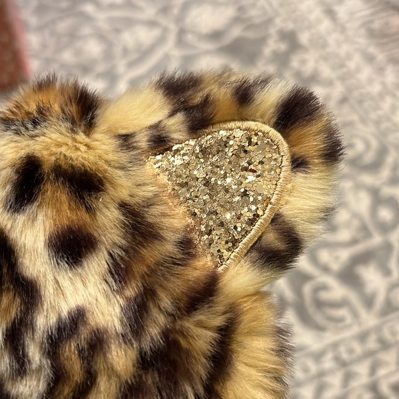NWOT Children’s Place faux fur leopard hat with attached scarf with pockets - Picture 5 of 8